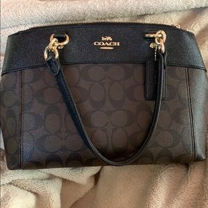 New small coach purse can be worn as cross body.